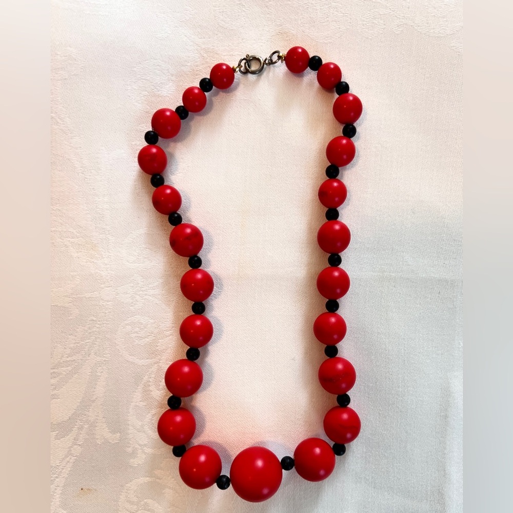 Vintage Red Wood Graduated Bead Necklace with Black Spacers - 18" Long